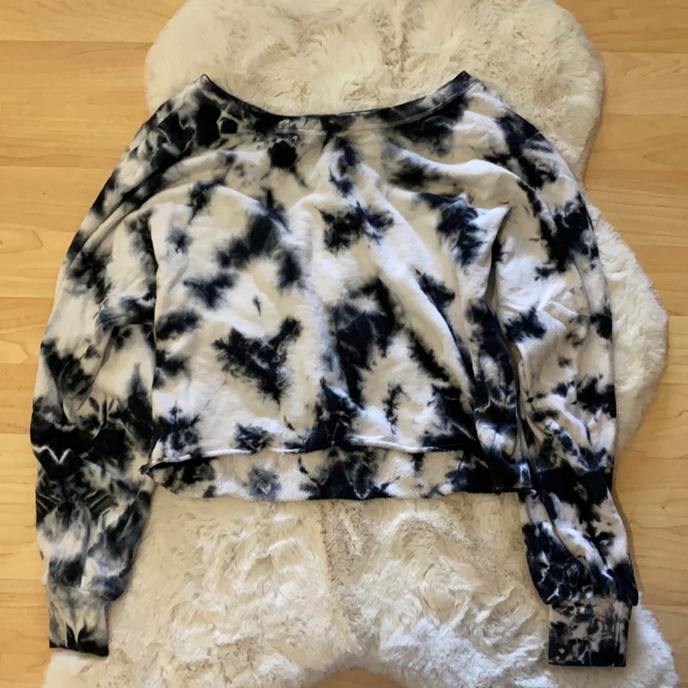 Cookies & cream long sleeve crop top
